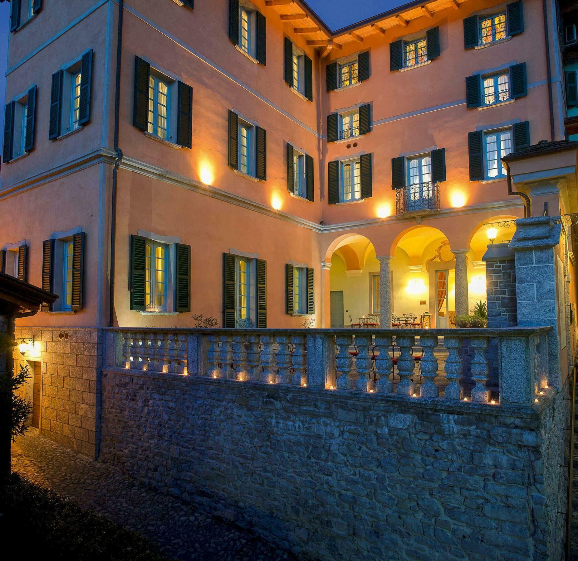 レッツェノ Palazzo Del Vicereアパートホテル エクステリア 写真