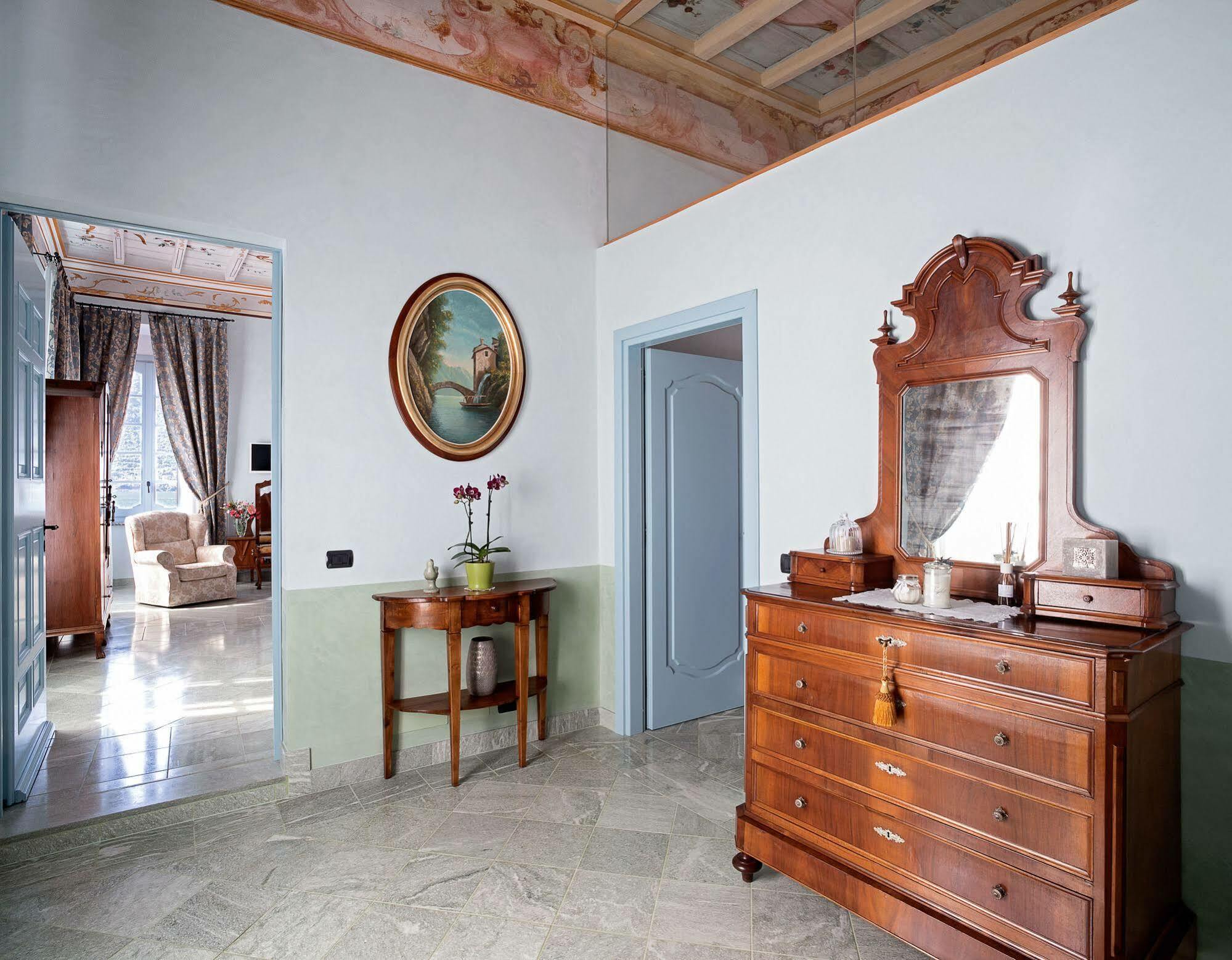 レッツェノ Palazzo Del Vicereアパートホテル エクステリア 写真